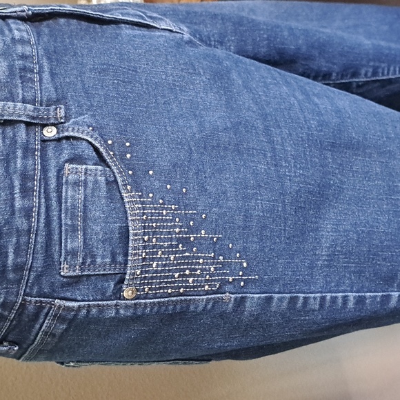 Women's jeans Bermuda shorts size 12 with 1% Spandex and 80% Cotton for comfort - Picture 3 of 4